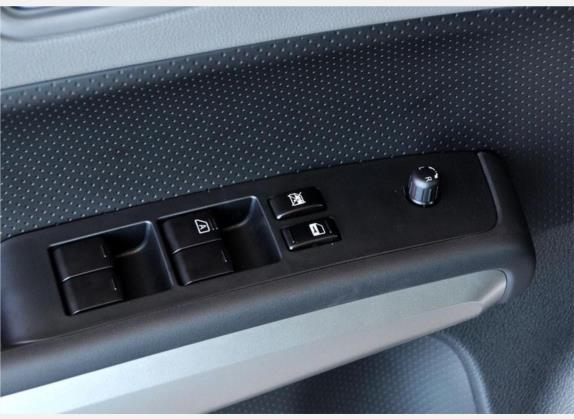 奇骏 2010款 2.5L CVT至尊版 4WD 车厢座椅   门窗控制