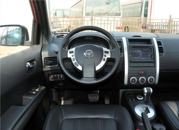 奇骏 2012款 2.5L CVT至尊版 4WD 中控类   驾驶位