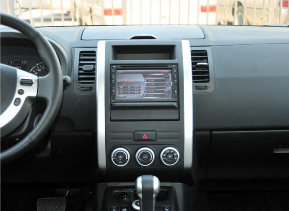 奇骏 2012款 2.5L CVT至尊版 4WD 中控类   中控台