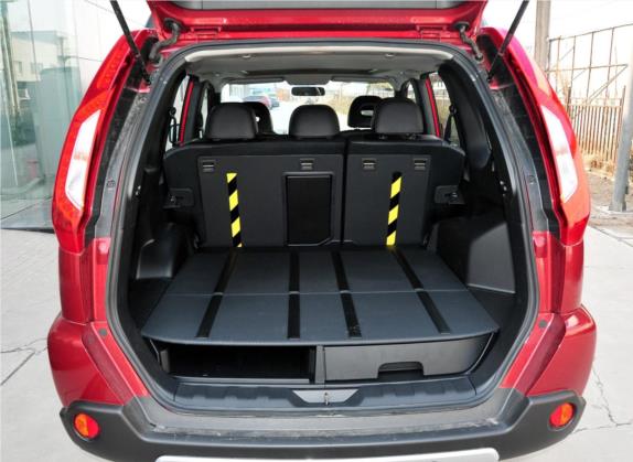 奇骏 2012款 2.5L CVT至尊版 4WD 车厢座椅   后备厢