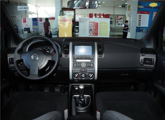 奇骏 2012款 2.0L 手动舒适版 4WD 中控类   中控全图