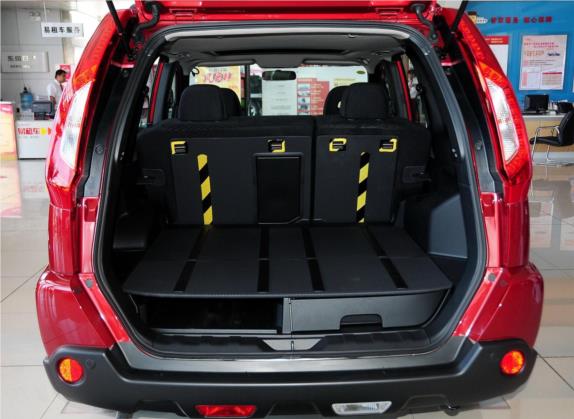 奇骏 2012款 2.0L 手动舒适版 4WD 车厢座椅   后备厢