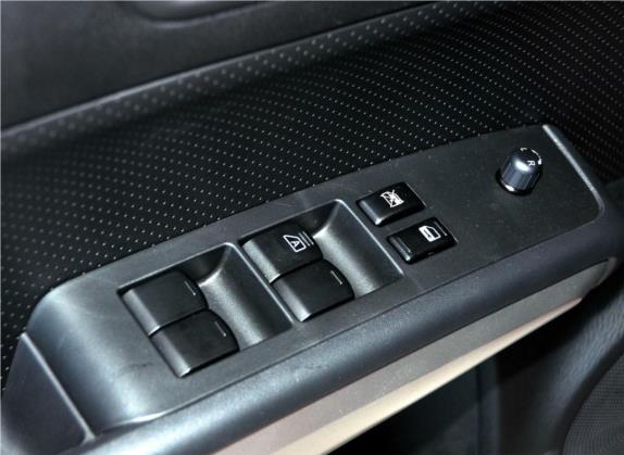 奇骏 2012款 2.0L 手动舒适版 4WD 车厢座椅   门窗控制