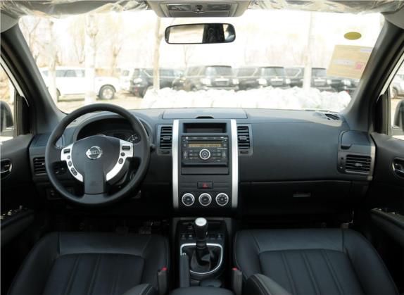 奇骏 2012款 2.5L 手动豪华版 4WD 中控类   中控全图