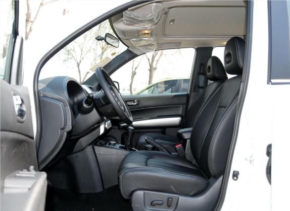奇骏 2012款 2.5L 手动豪华版 4WD 车厢座椅   前排空间