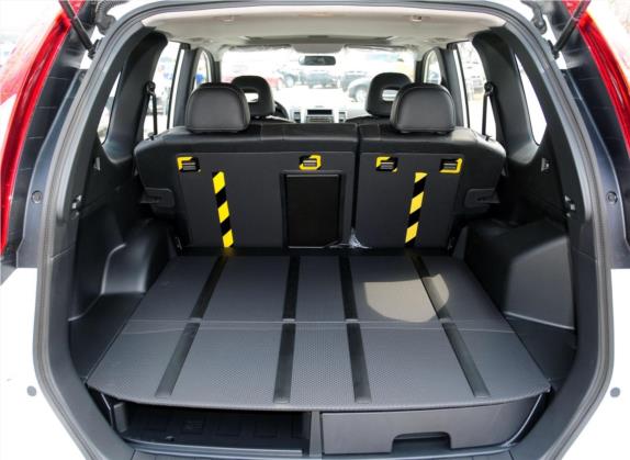 奇骏 2012款 2.5L 手动豪华版 4WD 车厢座椅   后备厢