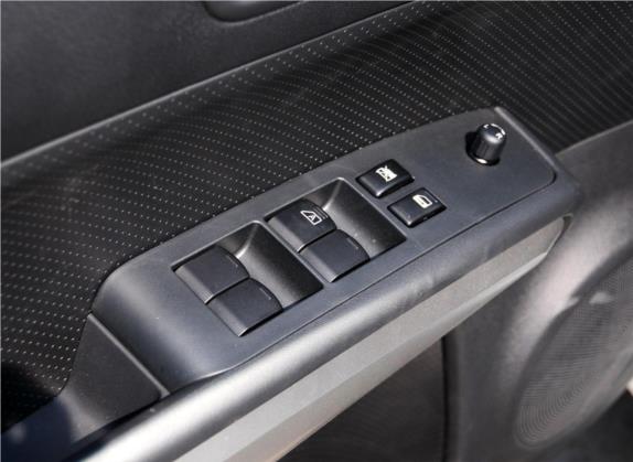 奇骏 2012款 2.5L 手动豪华版 4WD 车厢座椅   门窗控制