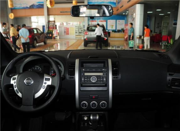 奇骏 2012款 2.5L CVT豪华版 4WD 中控类   中控全图