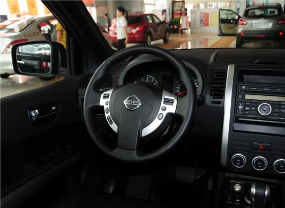 奇骏 2012款 2.5L CVT豪华版 4WD 中控类   驾驶位