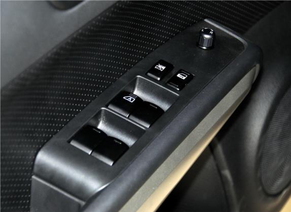 奇骏 2012款 2.5L CVT豪华版 4WD 车厢座椅   门窗控制
