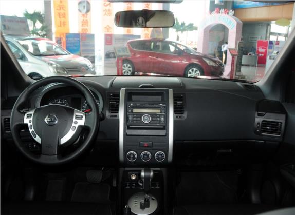 奇骏 2012款 2.5L CVT旗舰版 4WD 中控类   中控全图