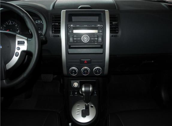 奇骏 2012款 2.5L CVT旗舰版 4WD 中控类   中控台