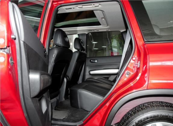 奇骏 2012款 2.5L CVT旗舰版 4WD 车厢座椅   后排空间