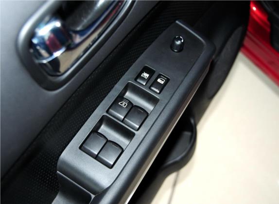 奇骏 2012款 2.5L CVT旗舰版 4WD 车厢座椅   门窗控制