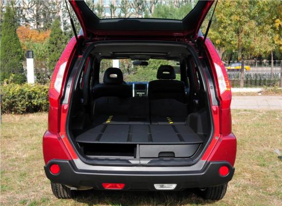 奇骏 2012款 2.5L CVT尊享版 4WD 车厢座椅   后备厢