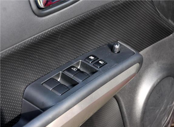 奇骏 2012款 2.5L CVT尊享版 4WD 车厢座椅   门窗控制