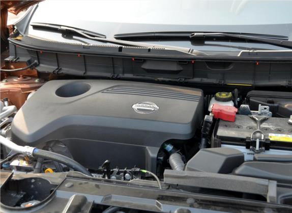 奇骏 2014款 2.5L CVT至尊版 4WD 其他细节类   发动机舱