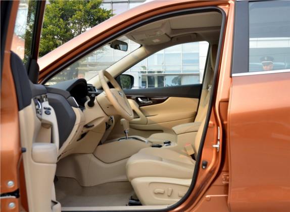 奇骏 2014款 2.5L CVT至尊版 4WD 车厢座椅   前排空间