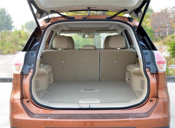 奇骏 2014款 2.5L CVT至尊版 4WD 车厢座椅   后备厢