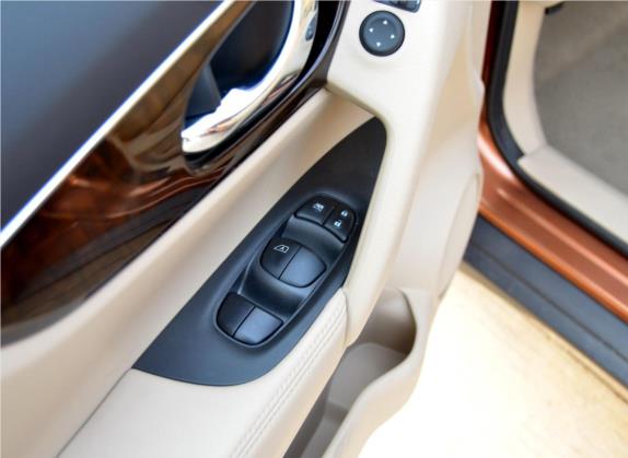 奇骏 2014款 2.5L CVT至尊版 4WD 车厢座椅   门窗控制