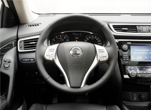 奇骏 2014款 2.5L CVT尊享版 4WD 中控类   驾驶位