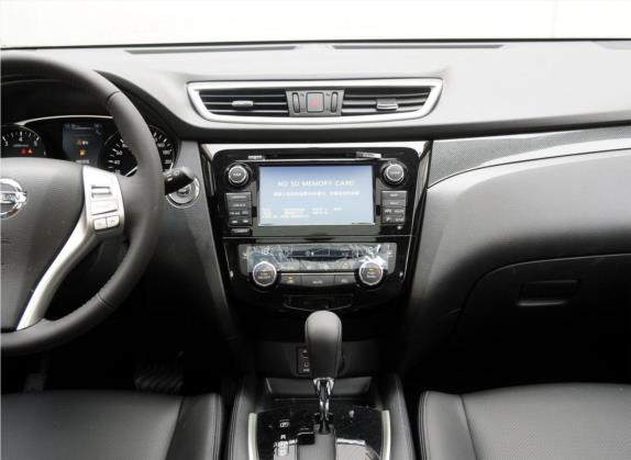 奇骏 2014款 2.5L CVT尊享版 4WD 中控类   中控台