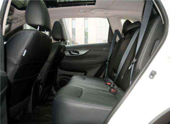 奇骏 2014款 2.5L CVT尊享版 4WD 车厢座椅   后排空间