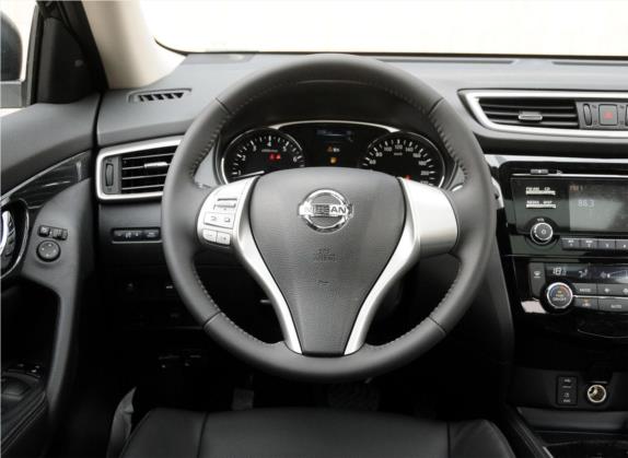 奇骏 2014款 2.5L CVT豪华版 4WD 中控类   驾驶位
