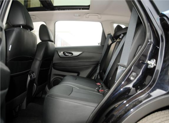 奇骏 2014款 2.5L CVT豪华版 4WD 车厢座椅   后排空间