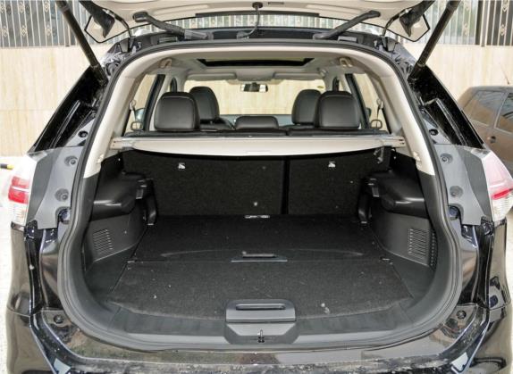 奇骏 2014款 2.5L CVT豪华版 4WD 车厢座椅   后备厢