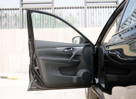 奇骏 2014款 2.5L CVT豪华版 4WD 车厢座椅   前门板