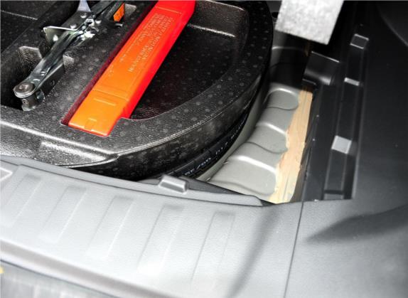 奇骏 2014款 2.5L CVT领先版 4WD 其他细节类   备胎