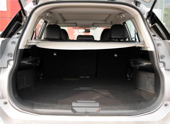 奇骏 2014款 2.5L CVT领先版 4WD 车厢座椅   后备厢