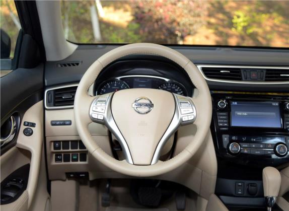 奇骏 2014款 2.0L CVT智领版 2WD 中控类   驾驶位