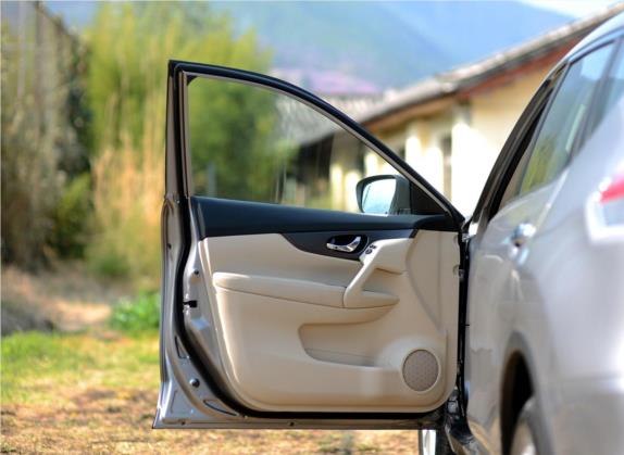 奇骏 2014款 2.0L CVT智领版 2WD 车厢座椅   前门板