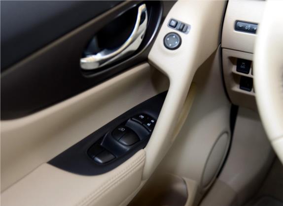 奇骏 2014款 2.0L CVT智领版 2WD 车厢座椅   门窗控制
