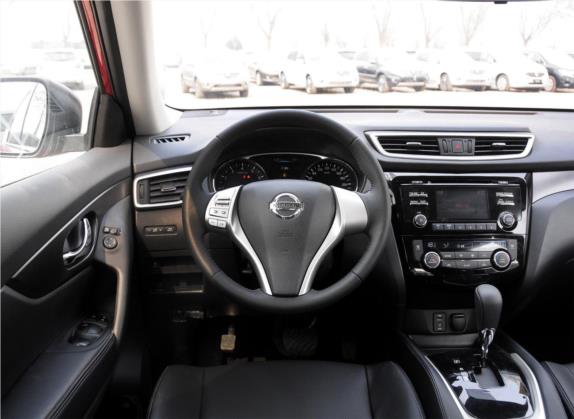 奇骏 2014款 2.0L CVT舒适版 2WD 中控类   驾驶位