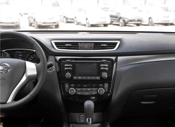 奇骏 2014款 2.0L CVT舒适版 2WD 中控类   中控台