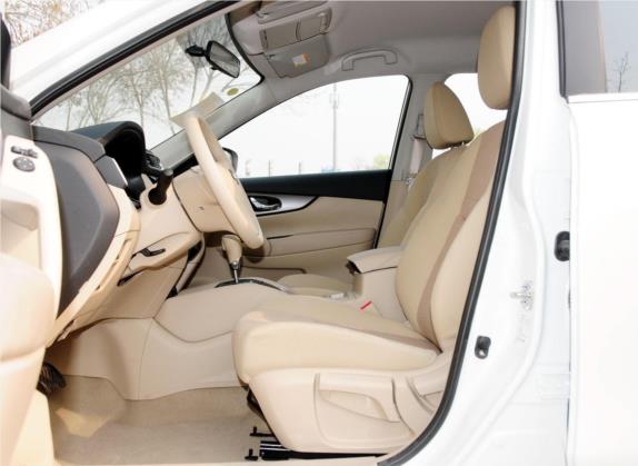 奇骏 2014款 2.0L CVT时尚版 2WD 车厢座椅   前排空间