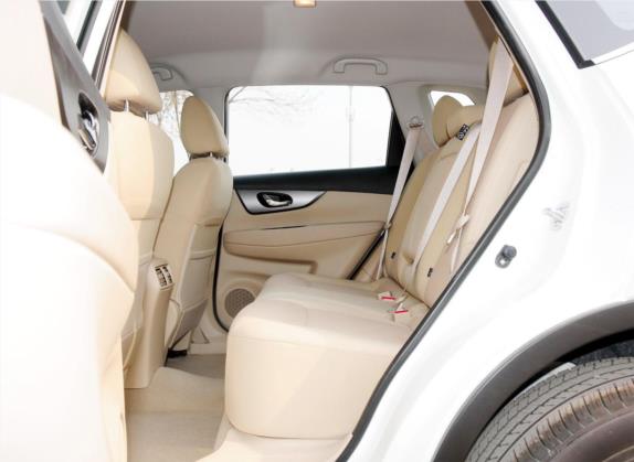 奇骏 2014款 2.0L CVT时尚版 2WD 车厢座椅   后排空间
