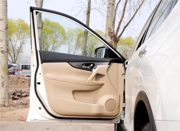 奇骏 2014款 2.0L CVT时尚版 2WD 车厢座椅   前门板