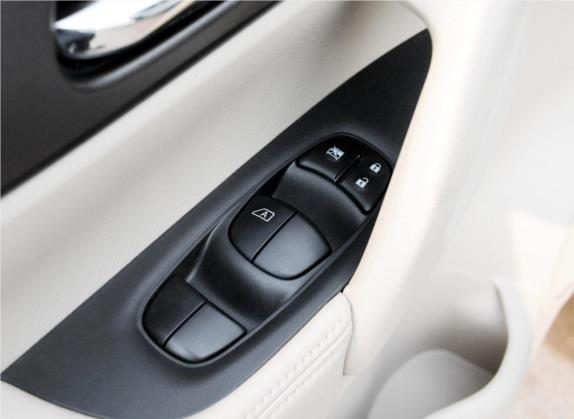 奇骏 2014款 2.0L CVT时尚版 2WD 车厢座椅   门窗控制