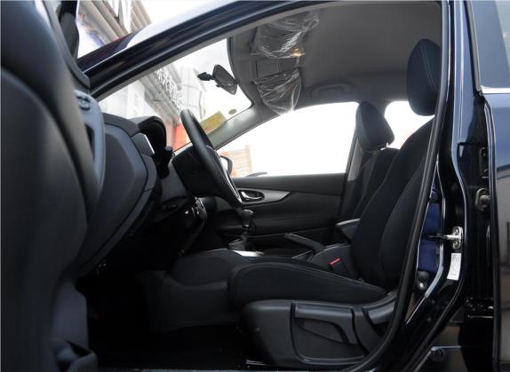奇骏 2014款 2.0L 手动时尚版 2WD 车厢座椅   前排空间