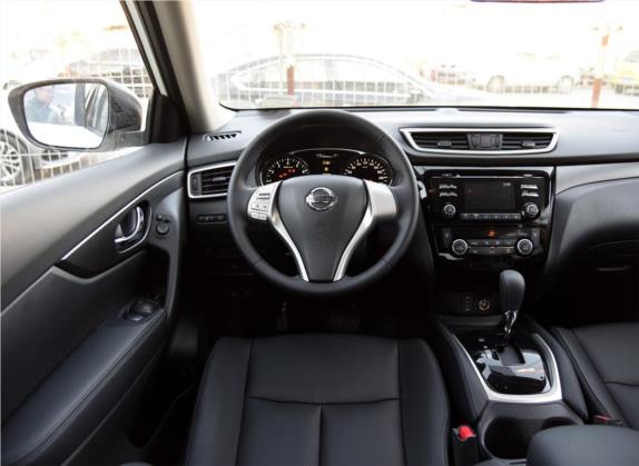 奇骏 2015款 2.0L CVT舒适MAX版 2WD 中控类   驾驶位