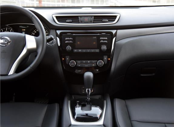 奇骏 2015款 2.0L CVT舒适MAX版 2WD 中控类   中控台