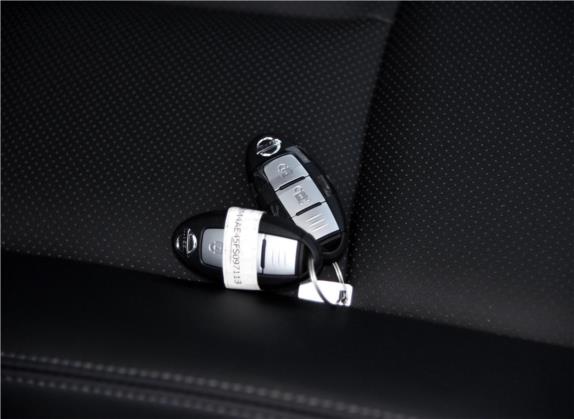 奇骏 2015款 2.0L CVT舒适MAX版 2WD 其他细节类   钥匙