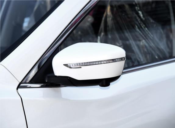 奇骏 2015款 2.0L CVT舒适MAX版 2WD 外观细节类   外后视镜