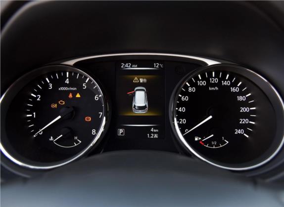 奇骏 2015款 2.0L CVT舒适MAX版 2WD 中控类   仪表盘
