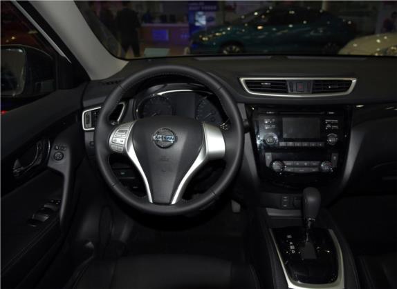 奇骏 2015款 2.5L CVT领先MAX版 4WD 中控类   驾驶位