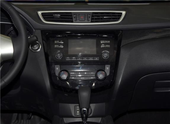 奇骏 2015款 2.5L CVT领先MAX版 4WD 中控类   中控台